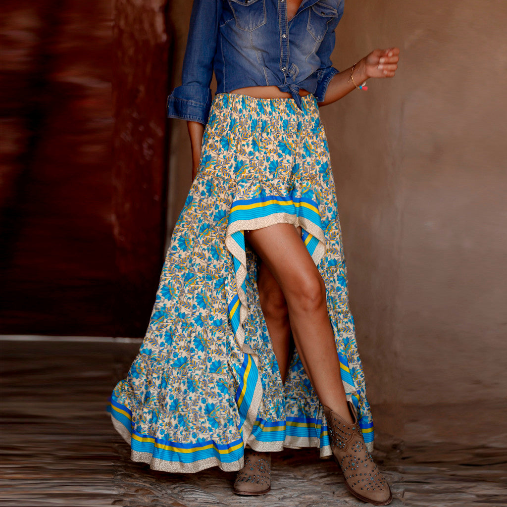 Long boho skirt with chic ethnic print, perfect for a casual and elegant look