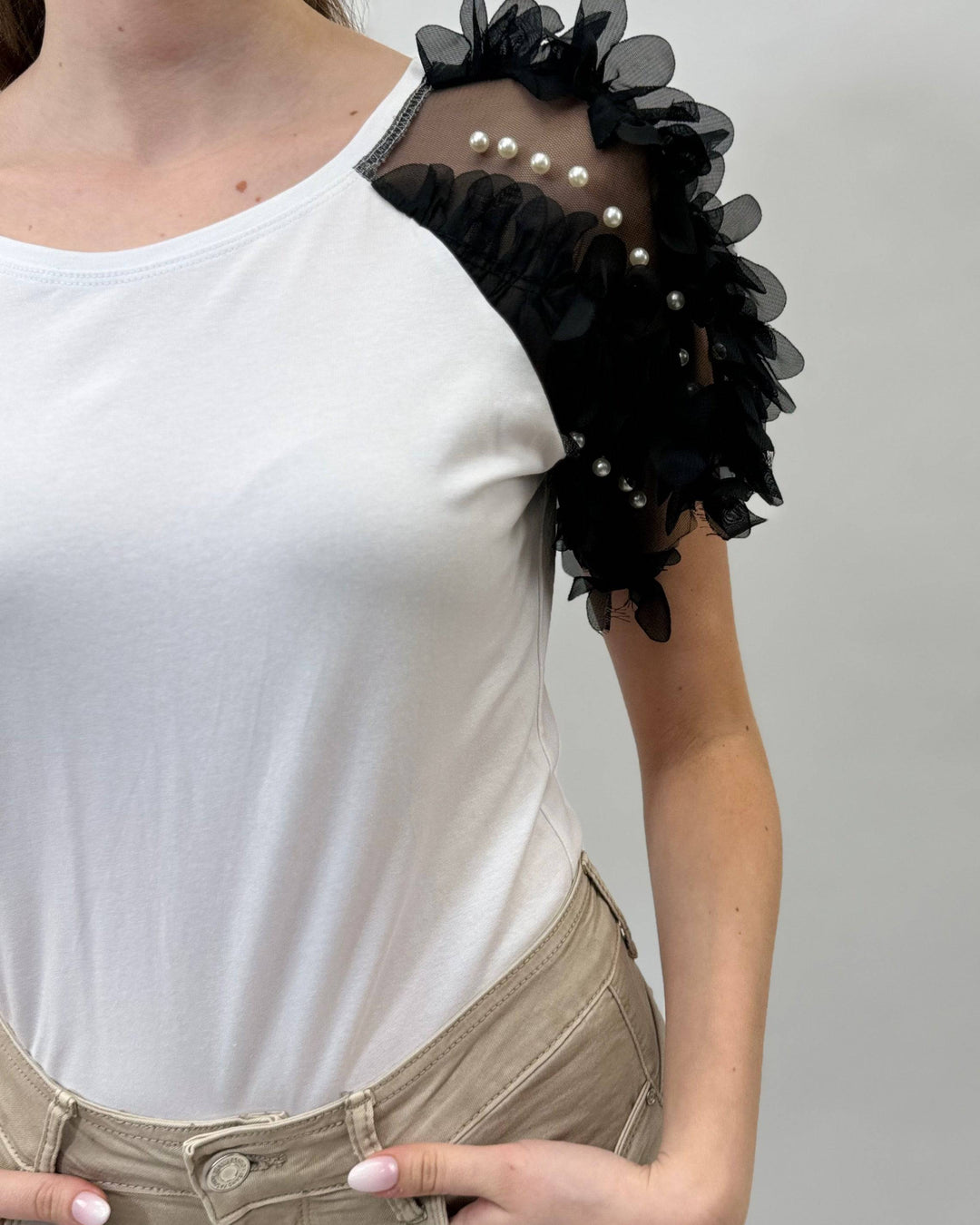 Emma & Rose Cape Town Una™ sweater showcasing stylish sleeve detail in soft maglieria fabric.