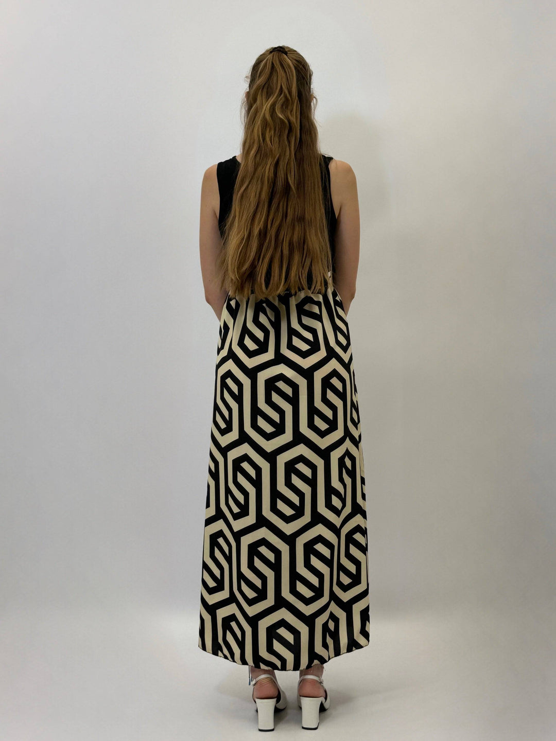 Emma & Rose Cape Town Thandi™ sleeveless dress with printed skirt, showcasing a stylish and vibrant abiti design.