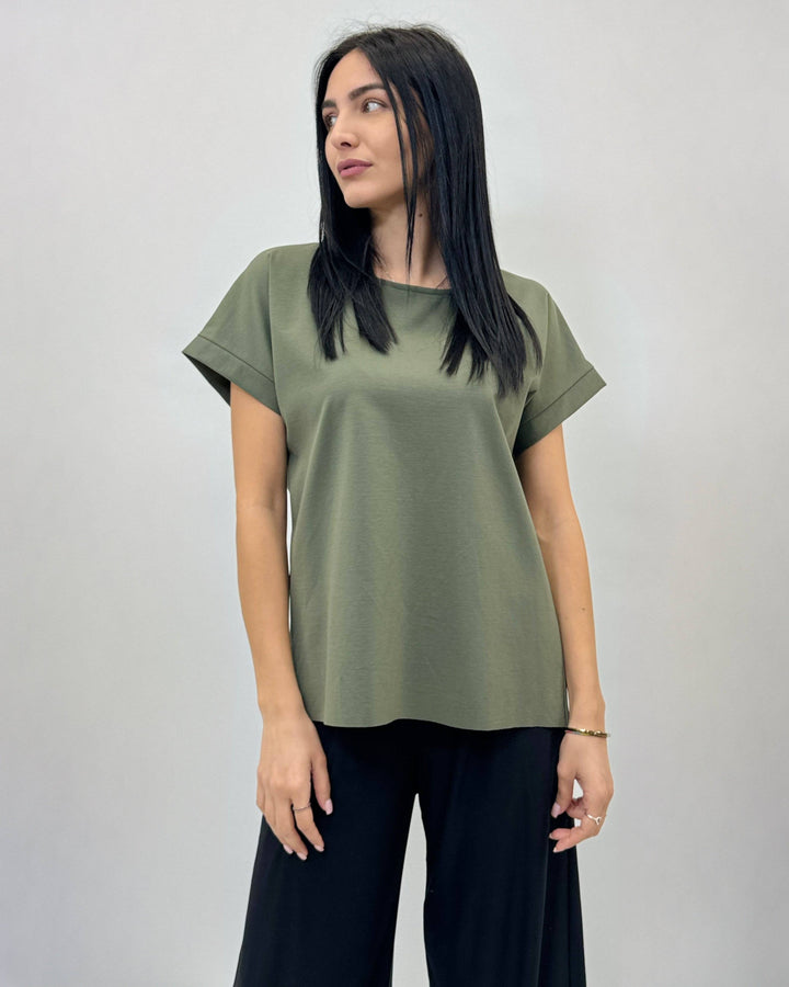 Emma & Rose Cape Town Petra™ short sleeve plain top, lightweight maglieria in soft fabric, shown in a neutral color.