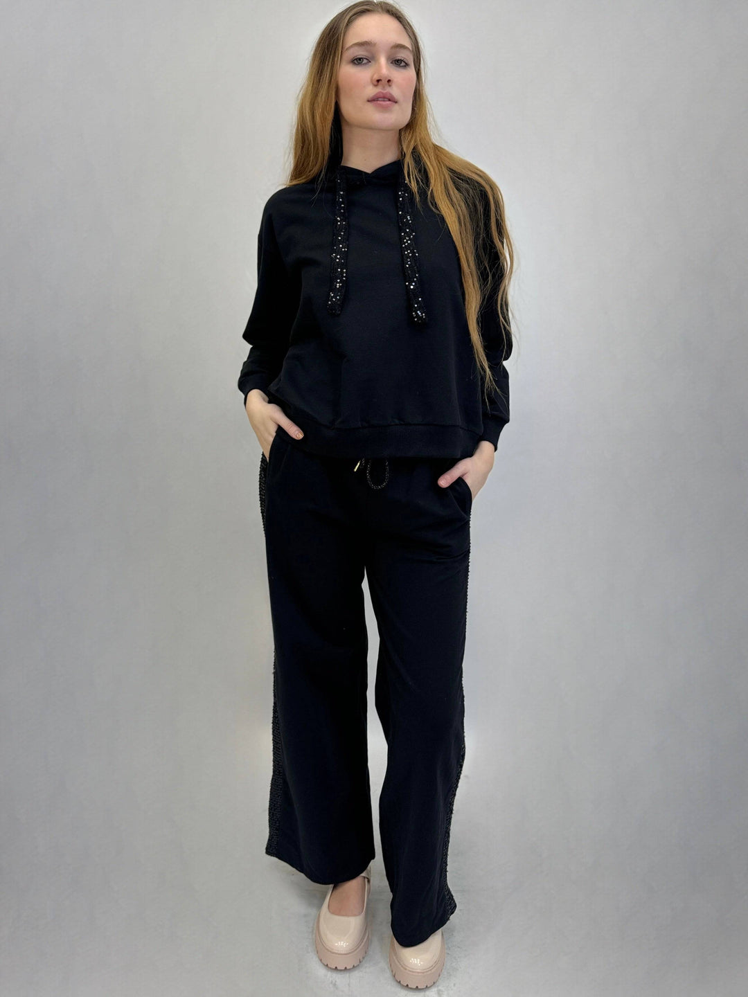 Emma & Rose Cape Town Tracksuit trousers with side sequins, stylish pantaloni featuring shimmering sequin accents on the sides.