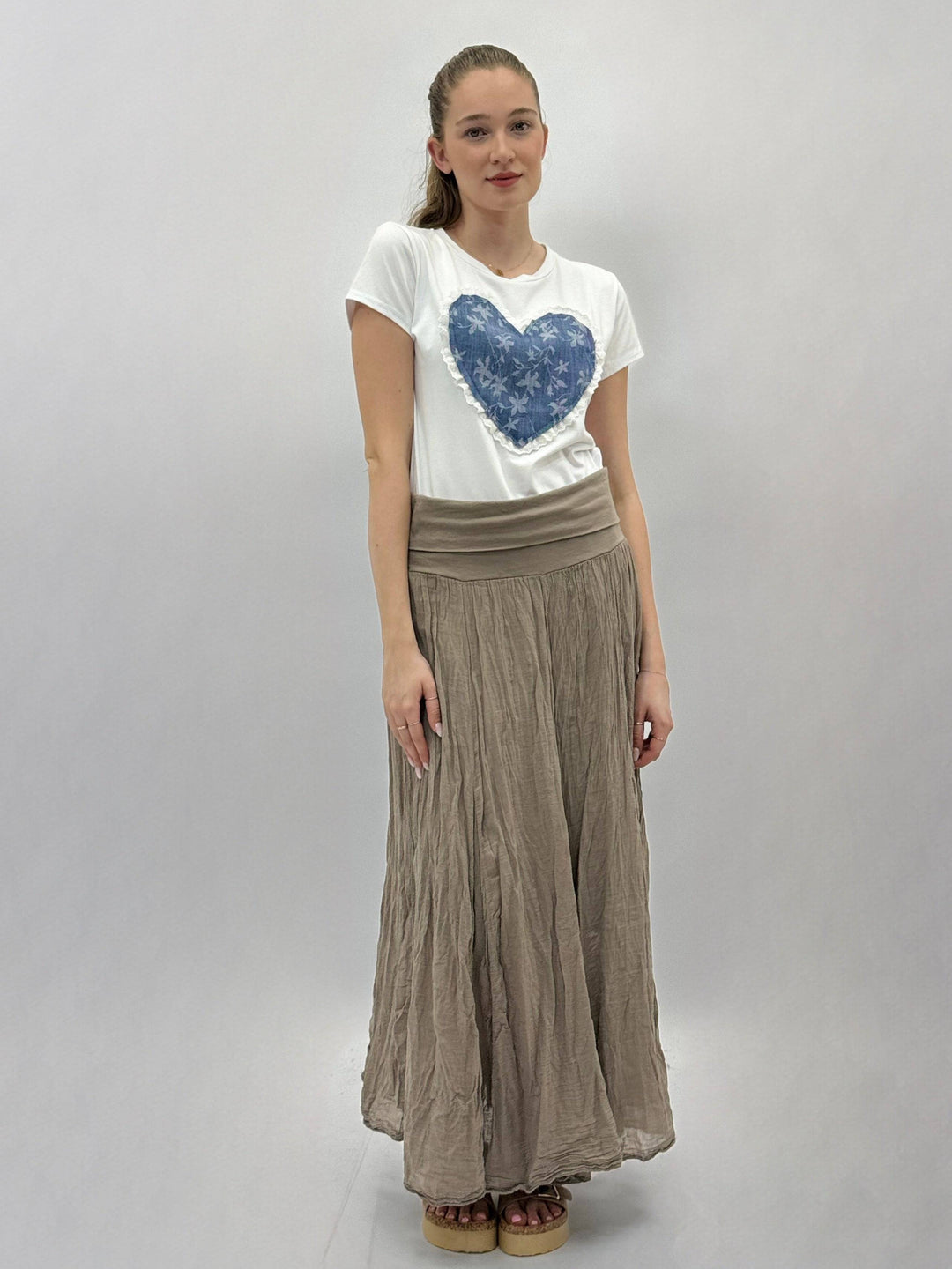Emma & Rose Cape Town Fleur™ long solid color effect gonne, elegant lightweight skirt in vibrant hue, flowing fabric design.