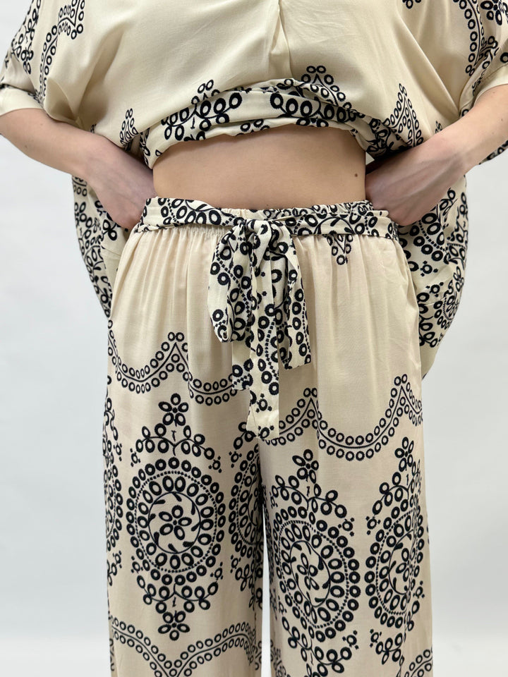 Emma & Rose Cape Town Monica™ tailored trousers in beige, featuring a slim fit and classic design, displayed on a mannequin.