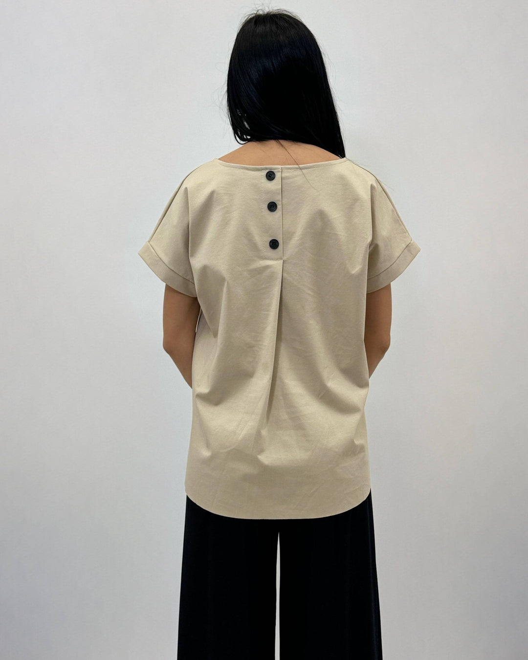 Petra™ short sleeve plain top in maglieria by Emma & Rose Cape Town, featuring a simple, comfortable design.