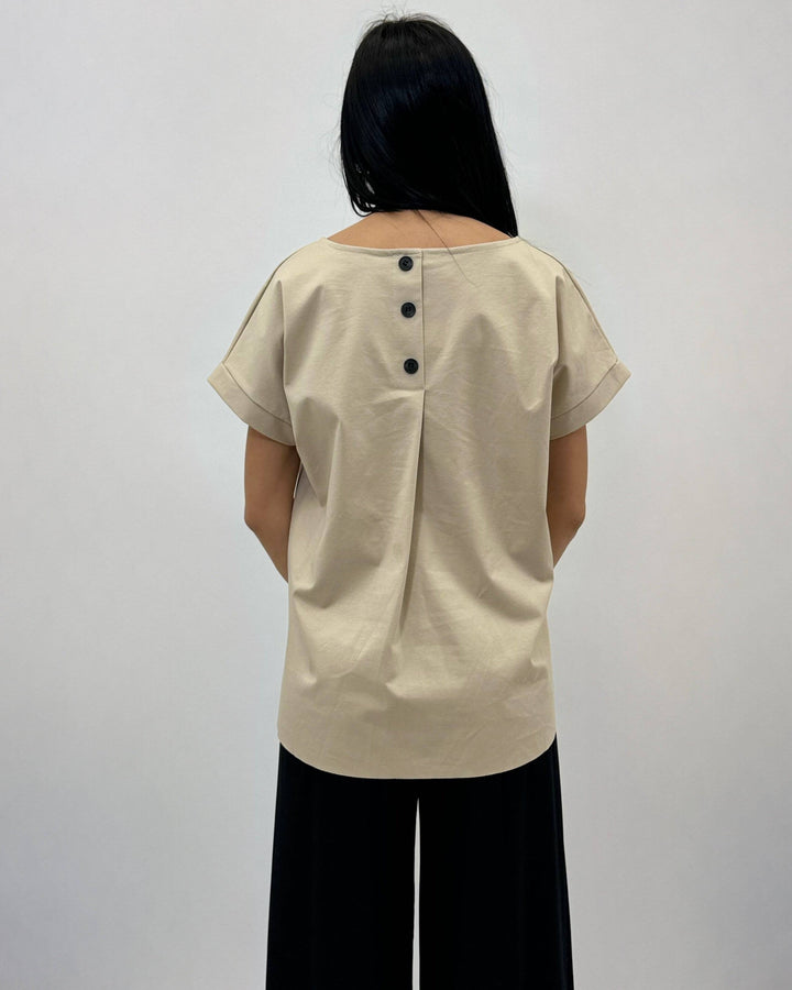 Petra™ short sleeve plain top in maglieria by Emma & Rose Cape Town, featuring a simple, comfortable design.