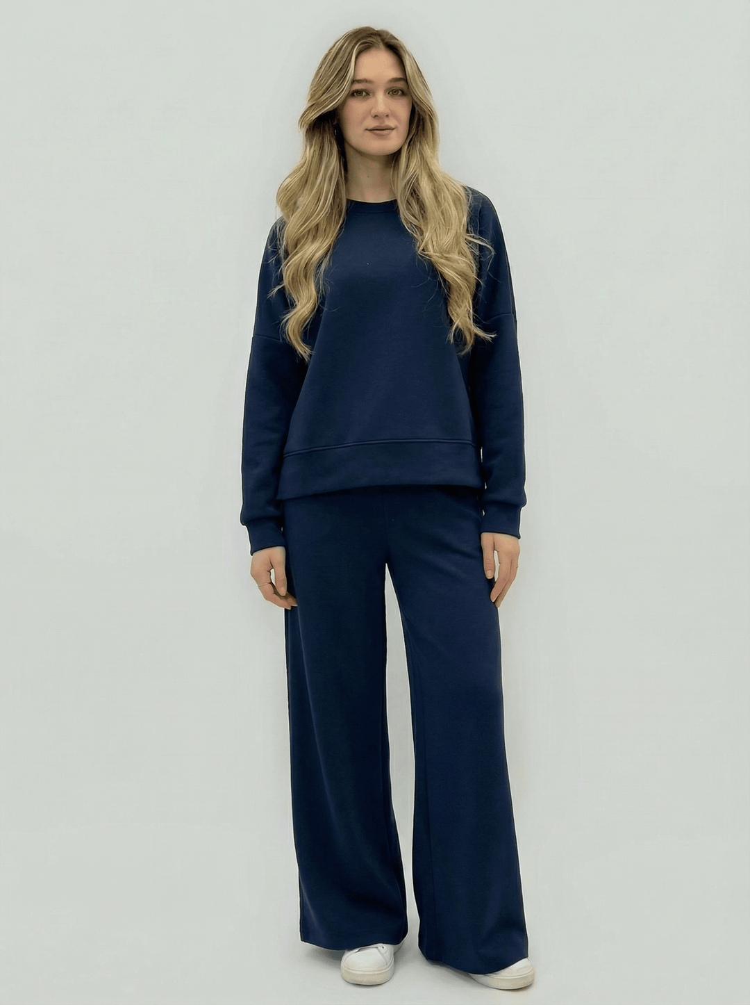 Emma & Rose Cape Town Brigitte™ complete sweatshirt wide-leg trousers, soft fabric and relaxed fit, shown in a stylish casual outfit.