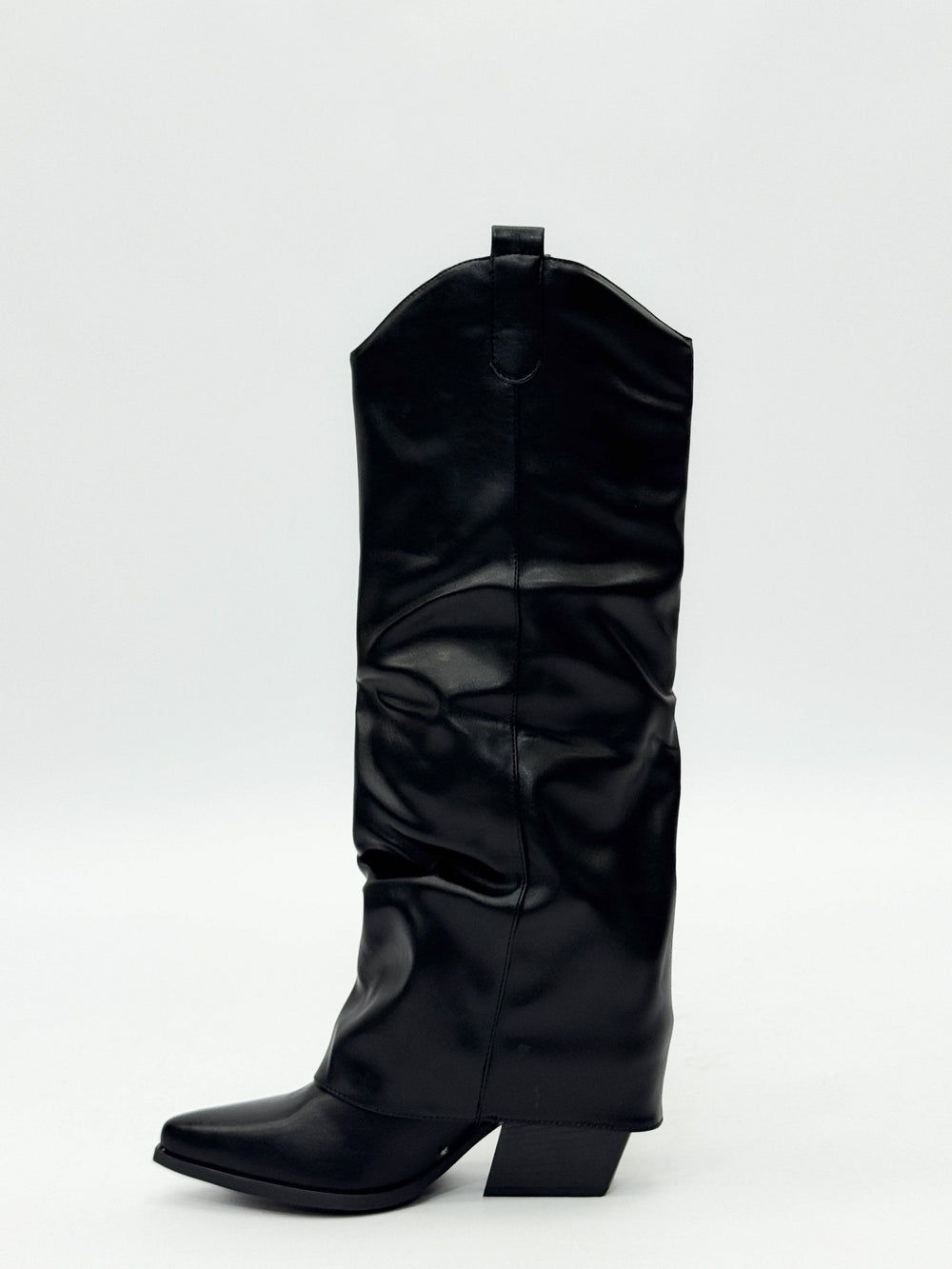 Black Texas™ boots by Emma & Rose Cape Town, stylish leather footwear with a sleek design and sturdy heel.
