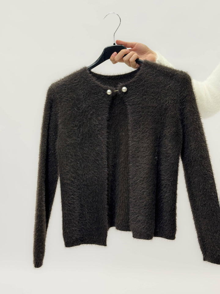 Emma & Rose Cape Town Pearl™ brooch closure pullover, close-up of soft knit maglieria with pearl brooch detail.