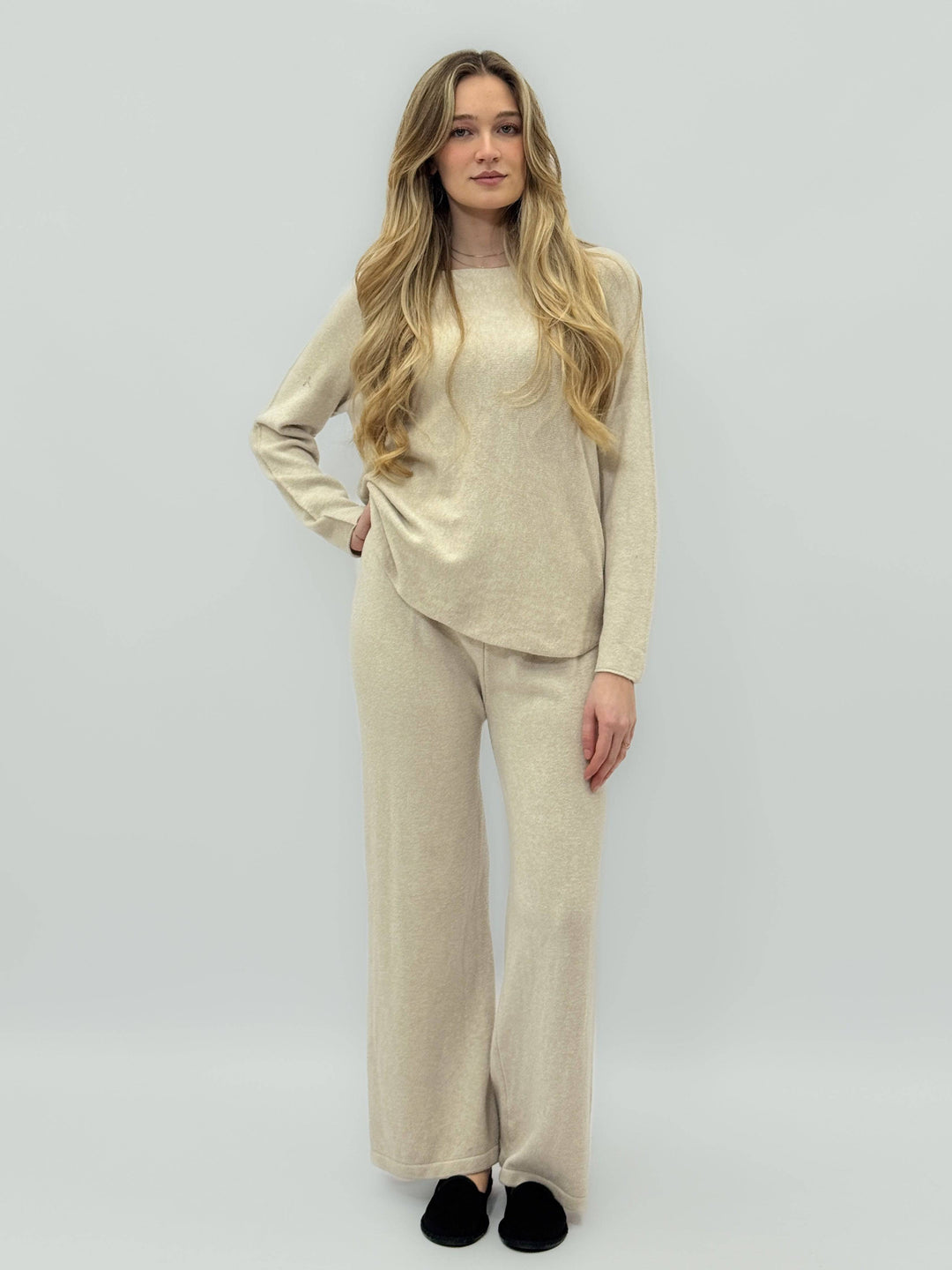 Emma & Rose Cape Town Gabriëlle™ soft complete set in vibrant colors, featuring comfortable, coordinated sleepwear for women.