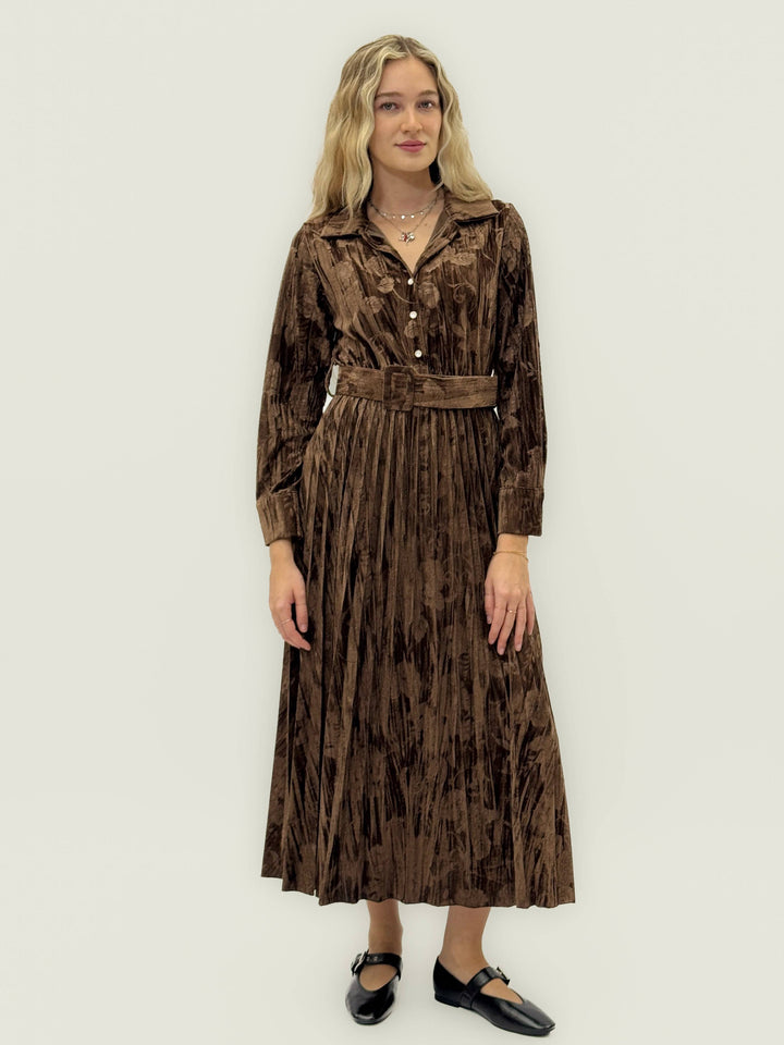 Clara™ Emma & Rose Cape Town plissé soft luxurious fabric dress, elegant Italian abiti with flowing design and delicate pleats.