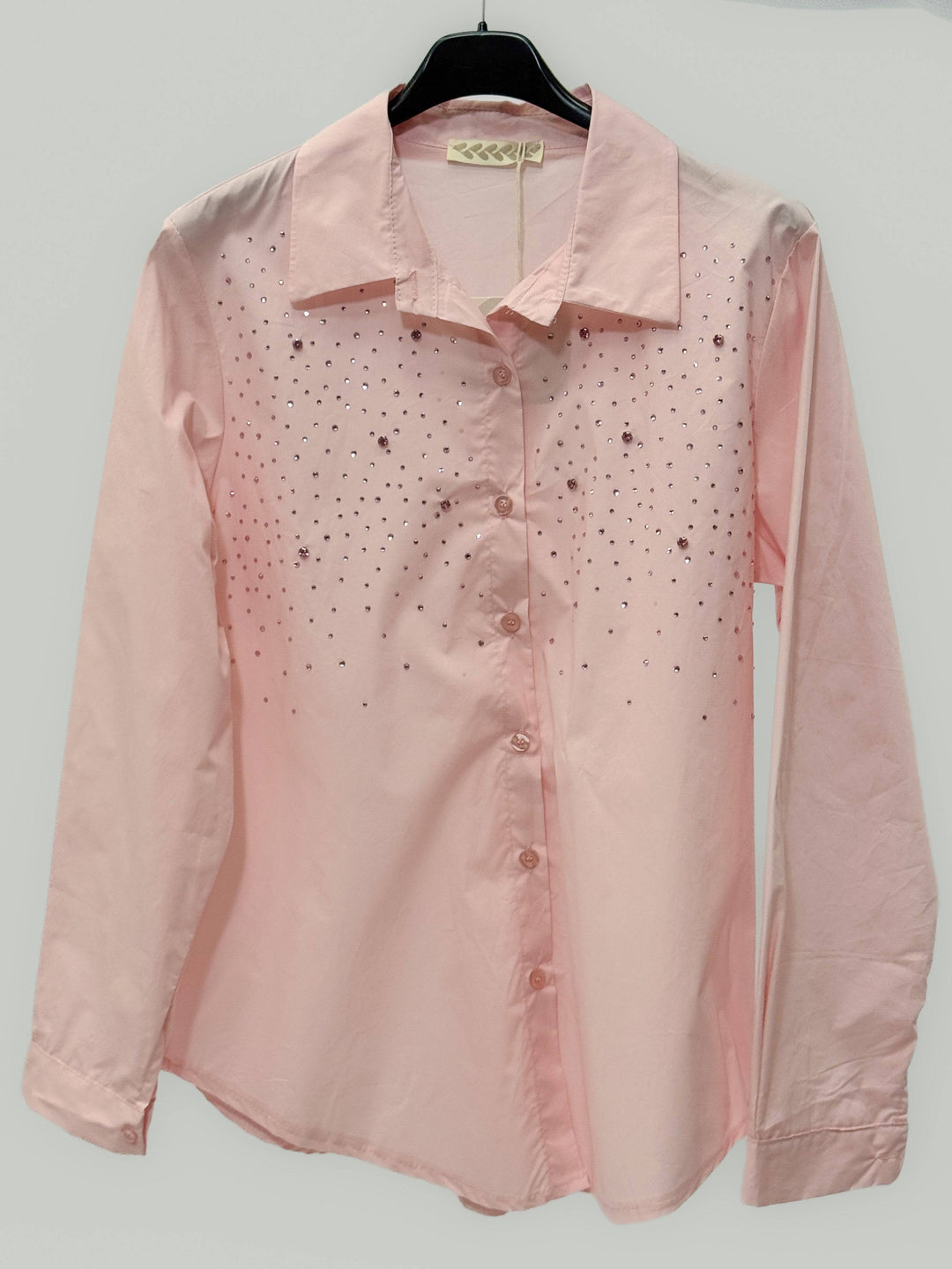 Emma & Rose Cape Town Nadia™ camicie shirt with soft luxurious fabrics and classic shirt collar, showcased in this image.