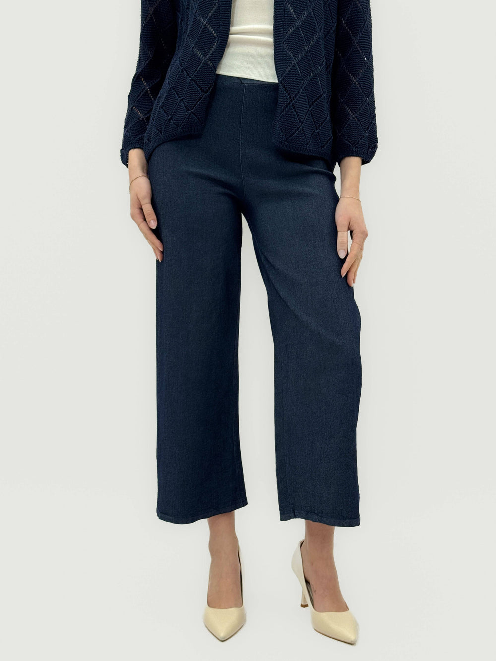 Emma & Rose Cape Town Imke™ cropped stretch pantaloni in soft luxurious fabrics, fitted and stylish for a modern look.