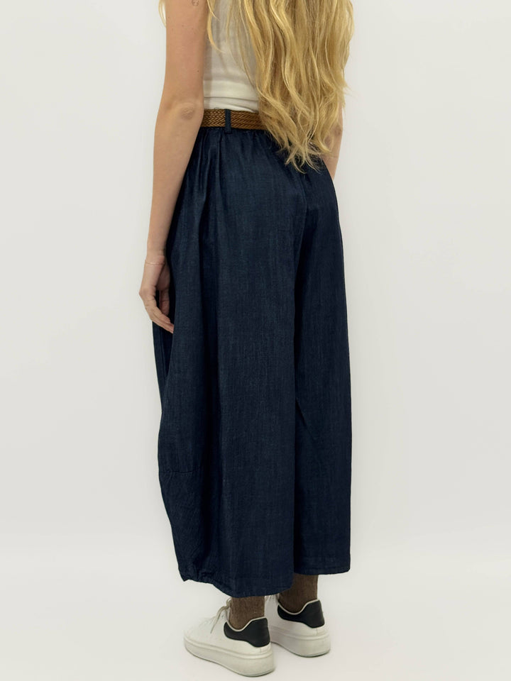 Emma & Rose Cape Town Dominique™ high-waisted palazzo trousers with elastic waistband, flowing wide-leg design, in a stylish fabric.
