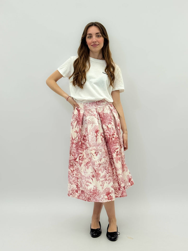 Emma & Rose Cape Town Viviane™ floral midi gonne skirt with a flowy, patterned fabric and a flattering midi length.
