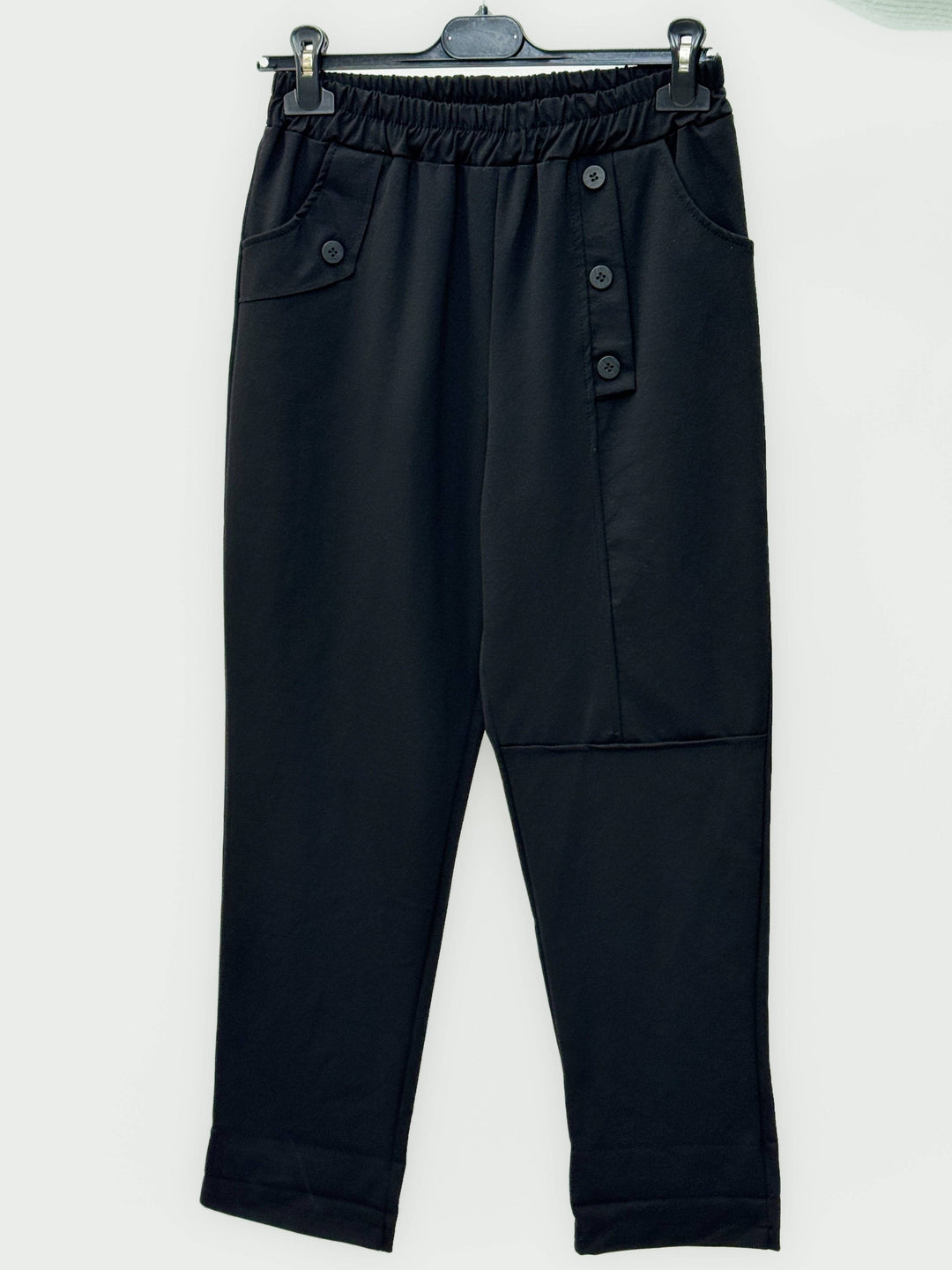 Emma & Rose Cape Town Greer™ soft elasticated trousers with button details, casual pantaloni in a relaxed fit.