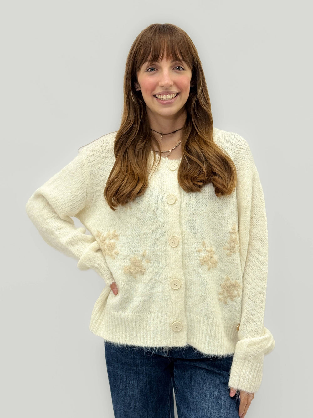 Emma & Rose Cape Town Delia™ soft flower fit cardigan in maglieria, featuring a comfortable knit with floral details.
