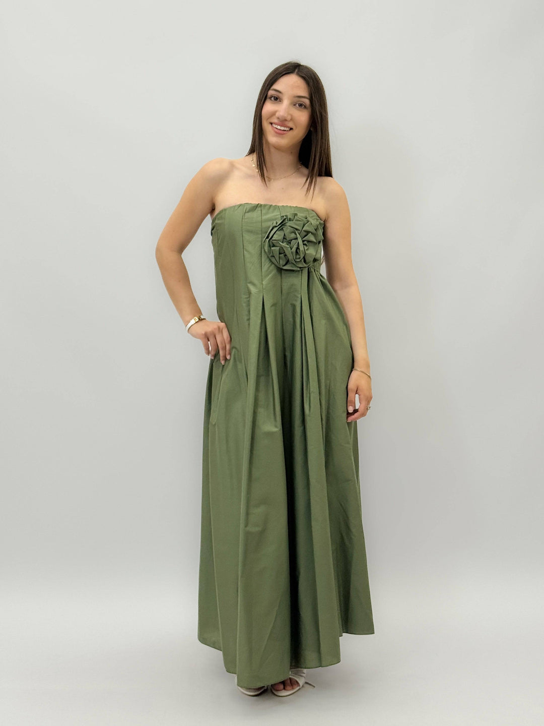 Flowing Flora™ dress by Emma & Rose Cape Town, elegant abiti with floral print and flowing fabric, perfect for special occasions.