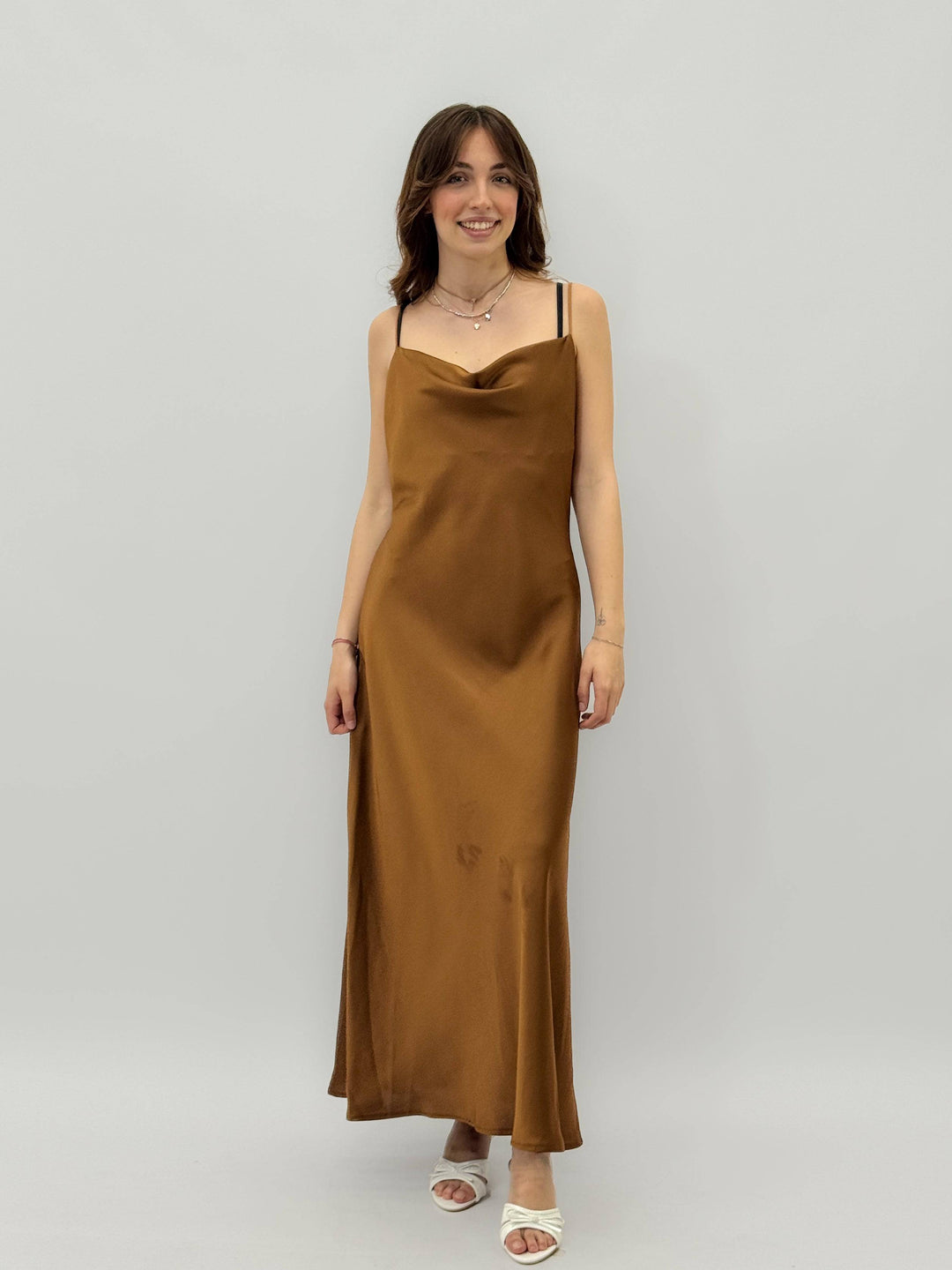 Emma & Rose Cape Town Alice™ flowing dress, lightweight abiti with elegant fabric, displayed on a hanger.