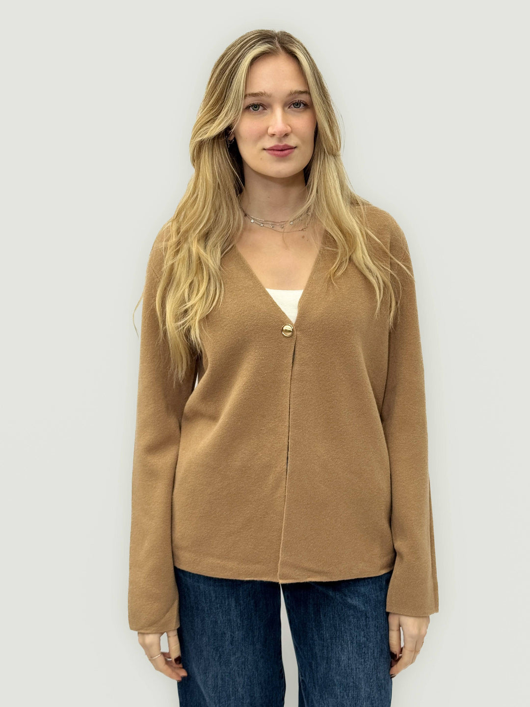 Emma & Rose Cape Town Minimal™ single-button cardigan in soft knit maglieria, shown in a close-up view.