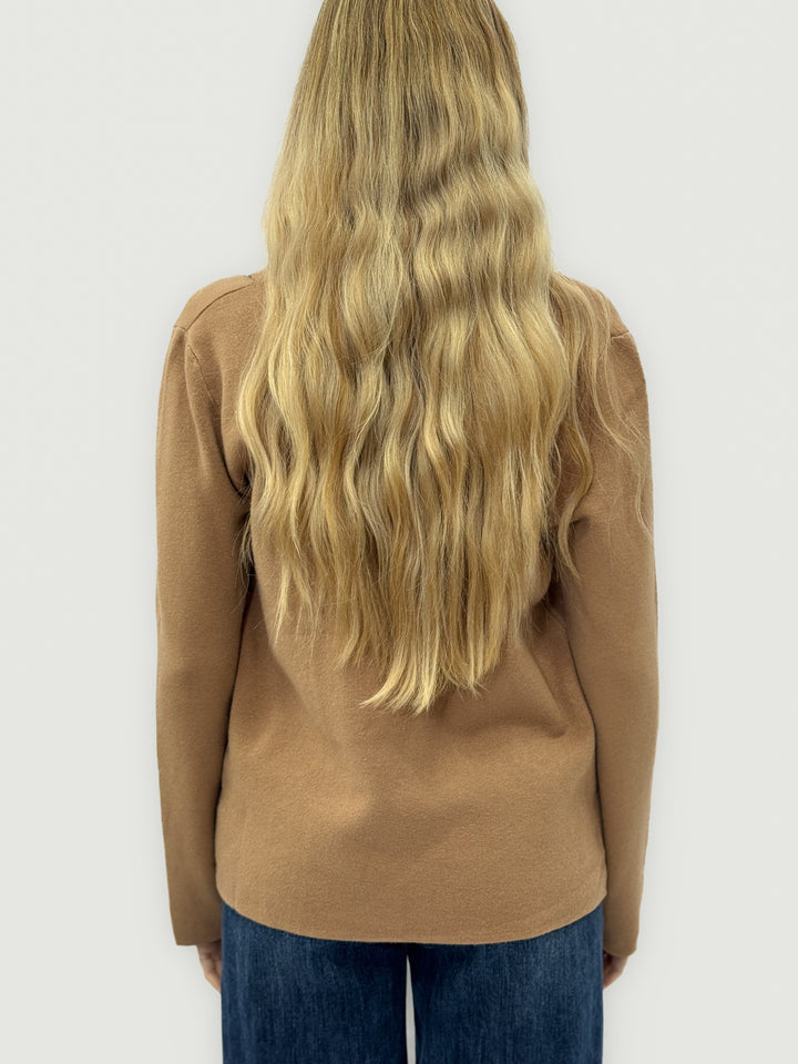 Emma & Rose Cape Town Minimal™ single-button cardigan in soft knit maglieria, shown on a hanger with a close-up of the button detail.