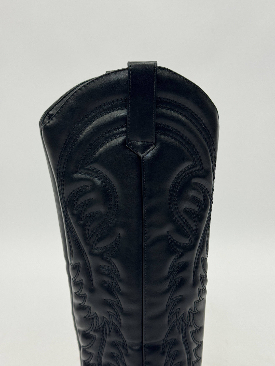 Rodeo™ cowboy boots by Emma & Rose Cape Town, stylish leather scarpe with traditional Western design and pointed toes.