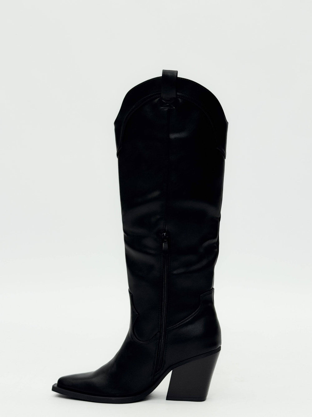 Elegant Eva™ Emma & Rose Cape Town scarpe boots with a sleek design and stylish heel, shown in the image.