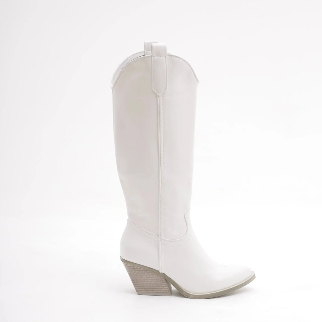 White Adele™ wide-heeled cowboy boots by Emma & Rose Cape Town with a stylish Western design and sturdy heels.