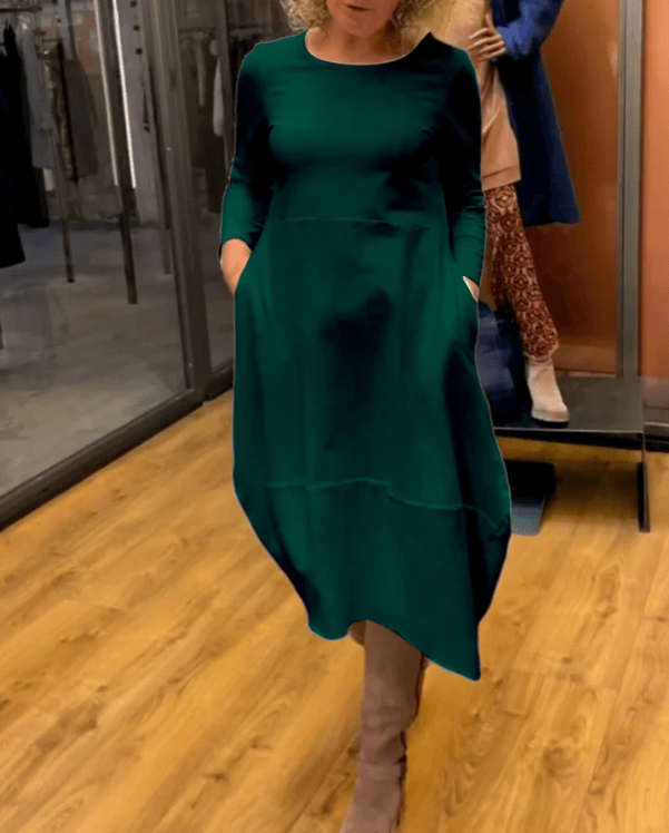 Black midi dress by Emma & Rose Manhattan with pockets, featuring a stylish, fitted silhouette and elegant design.