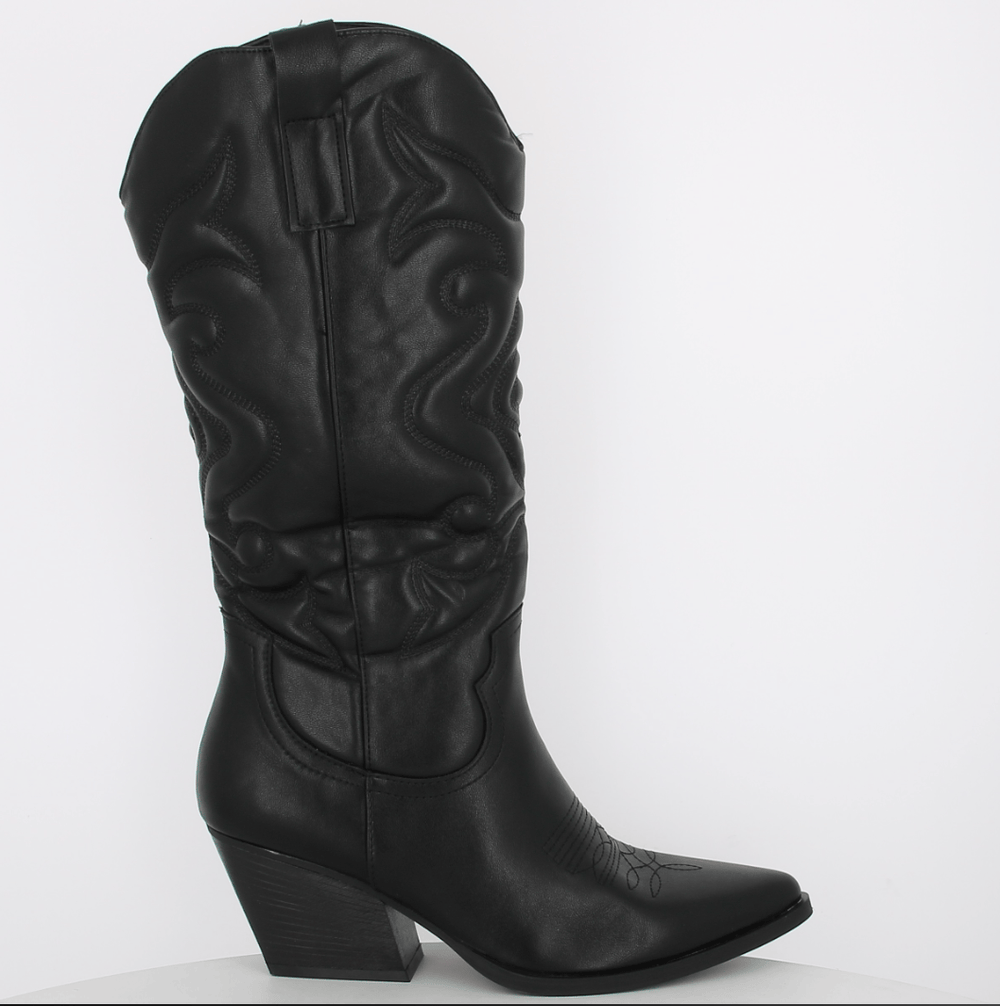 Emma & Rose Cape Town Heeled cowboy boots pattern, stylish leather shoes with western-inspired design and decorative stitching.