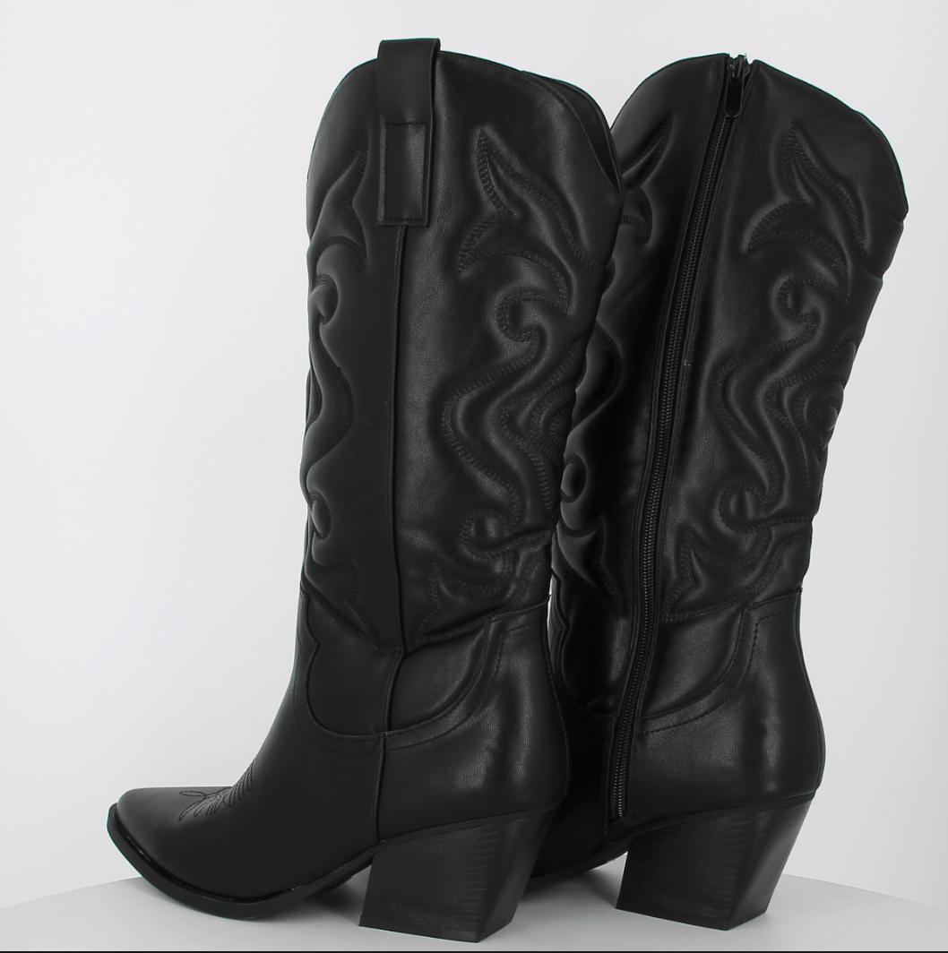 Emma & Rose Cape Town Heeled cowboy boots with a stylish patterned design, featuring a classic Western silhouette and high heels.