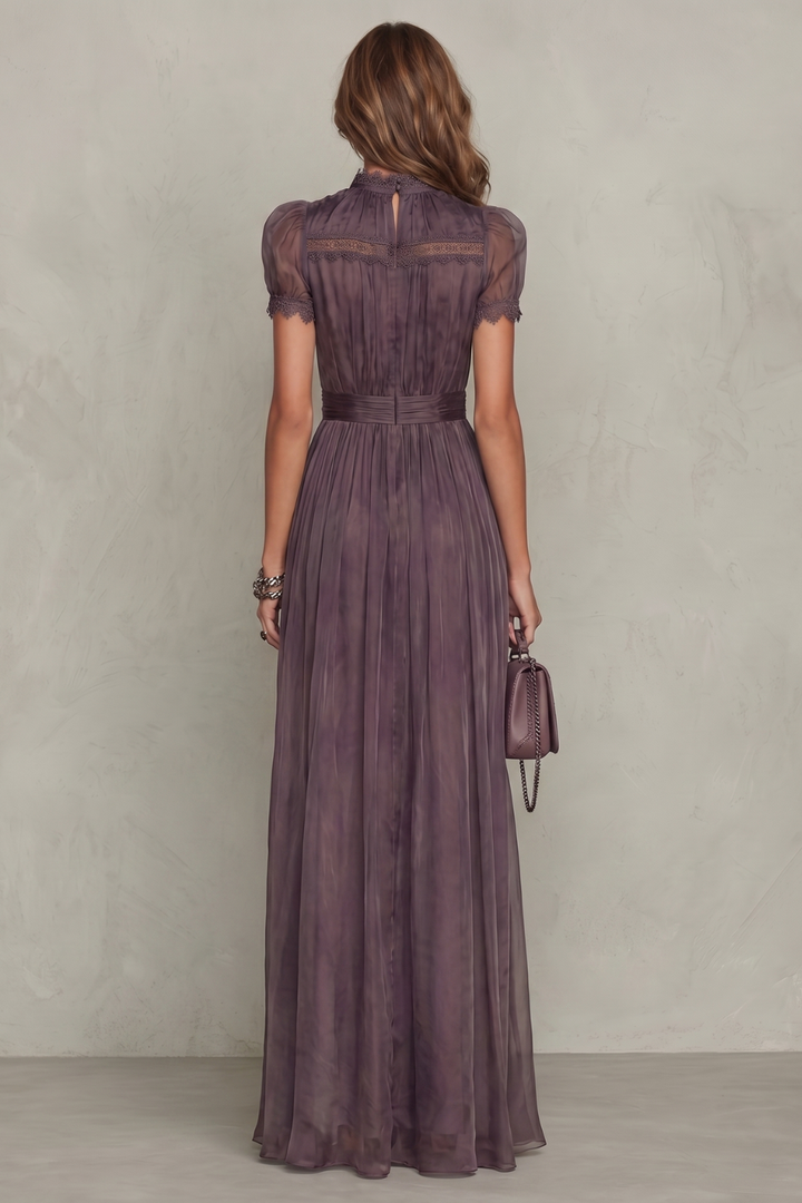 Velouraine – Lace keyhole elegance – Maxi dress