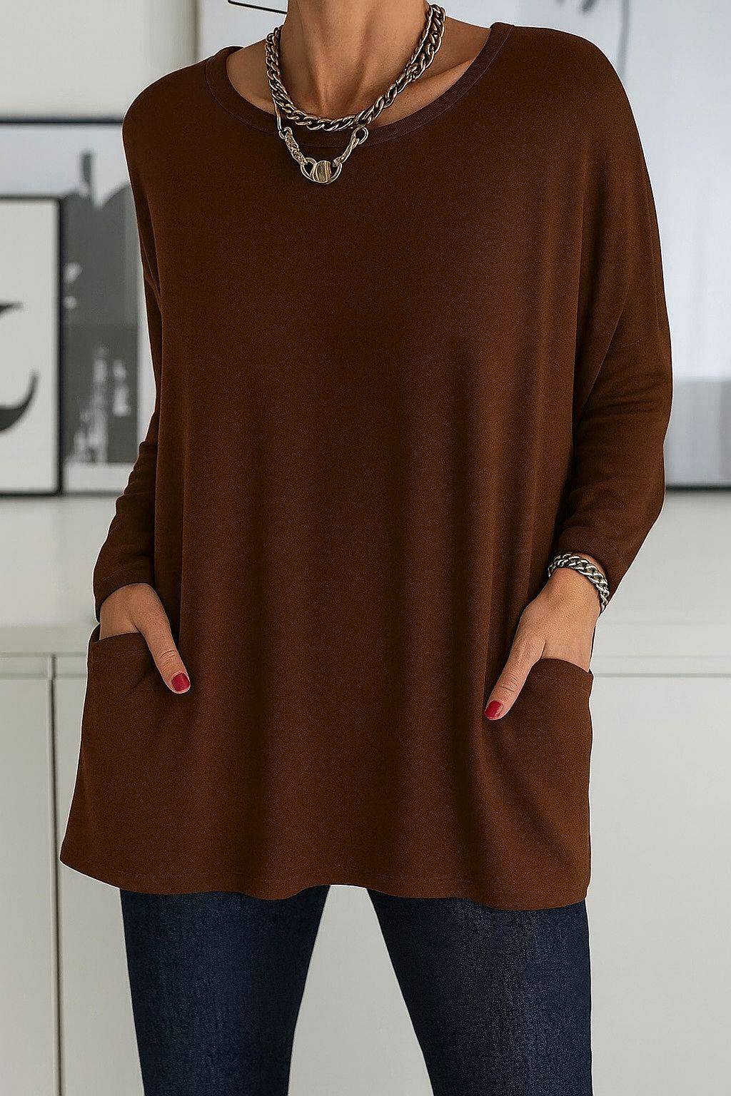 Emma & Rose Cape Town Mia™ comfortable women's maglia da donna top shown in soft, breathable fabric with a relaxed fit.