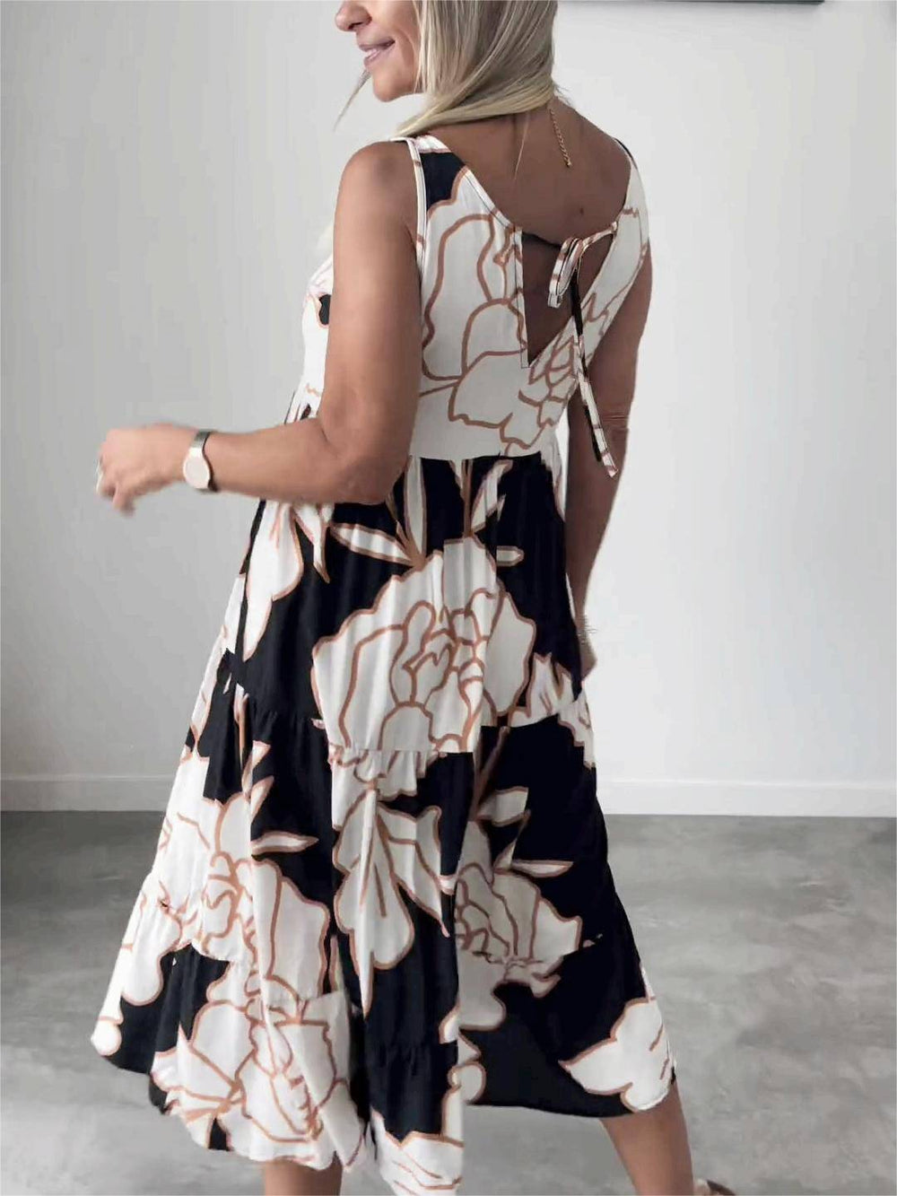 Elegant floral print dress by Emma & Rose Manhattan, showcasing a stylish Teresa™ dress with intricate floral patterns.