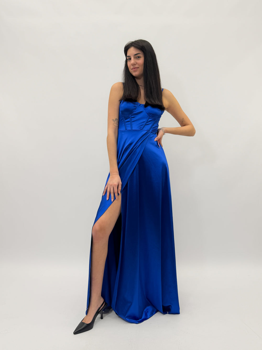 Fuchsia Vanessa™ flowing dress by Emma & Rose Cape Town, lightweight abiti with elegant, flowing fabric and vibrant color.