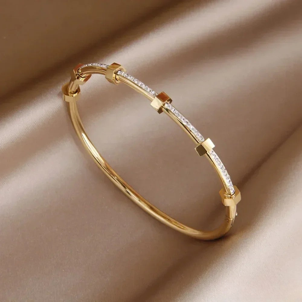 Elegant golden bracelet with intricate design from Emma & Rose Cape Town, 16cm length, Mariska collection.