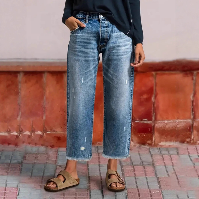 Emma & Rose Cape Town Aberjean™ retro cropped straight jeans in classic blue, displayed on a model.