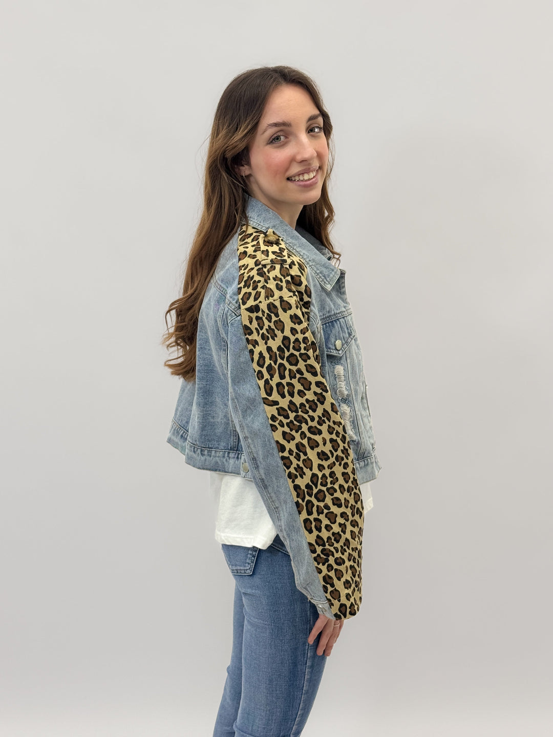Leopard print Emma & Rose Cape Town jacket made of soft luxurious fabrics, stylish and comfortable for everyday wear.