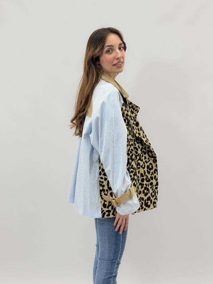 Leopard print trench coat by Emma & Rose Cape Town, stylish women's giacca with classic leopard pattern and tailored fit.