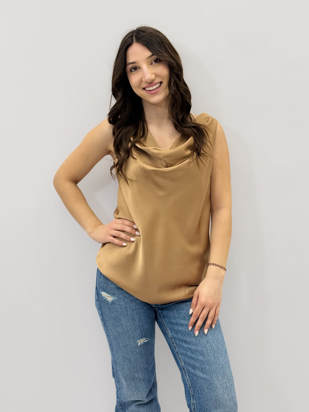 Emma & Rose Cape Town Quinn™ maglieria top in pink with soft luxurious fabrics and a draped neckline.