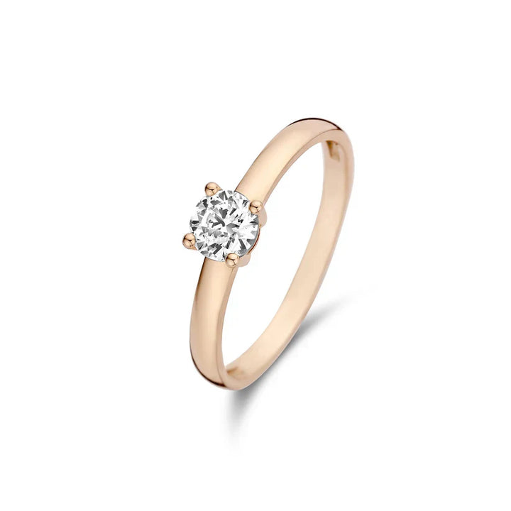 Emma & Rose Cape Town Catherisse™ 18k gold ring with intricate band design, showcasing elegant craftsmanship.