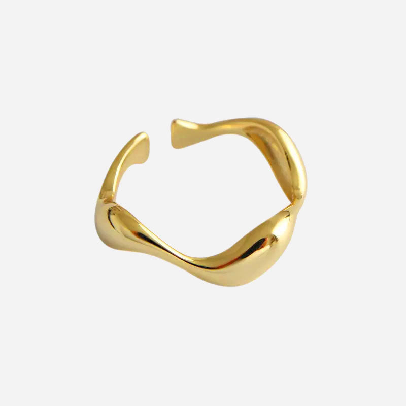 Emma & Rose Cape Town Carisseya™ Wave Ring in 18k gold, featuring a sleek, adjustable design with a flowing wave pattern.