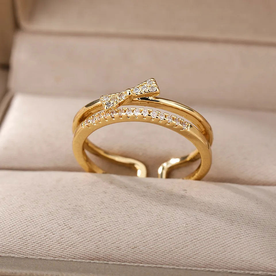 Emma & Rose Cape Town Maurelynn 18k gold adjustable ring, close-up view of elegant gold ring design.